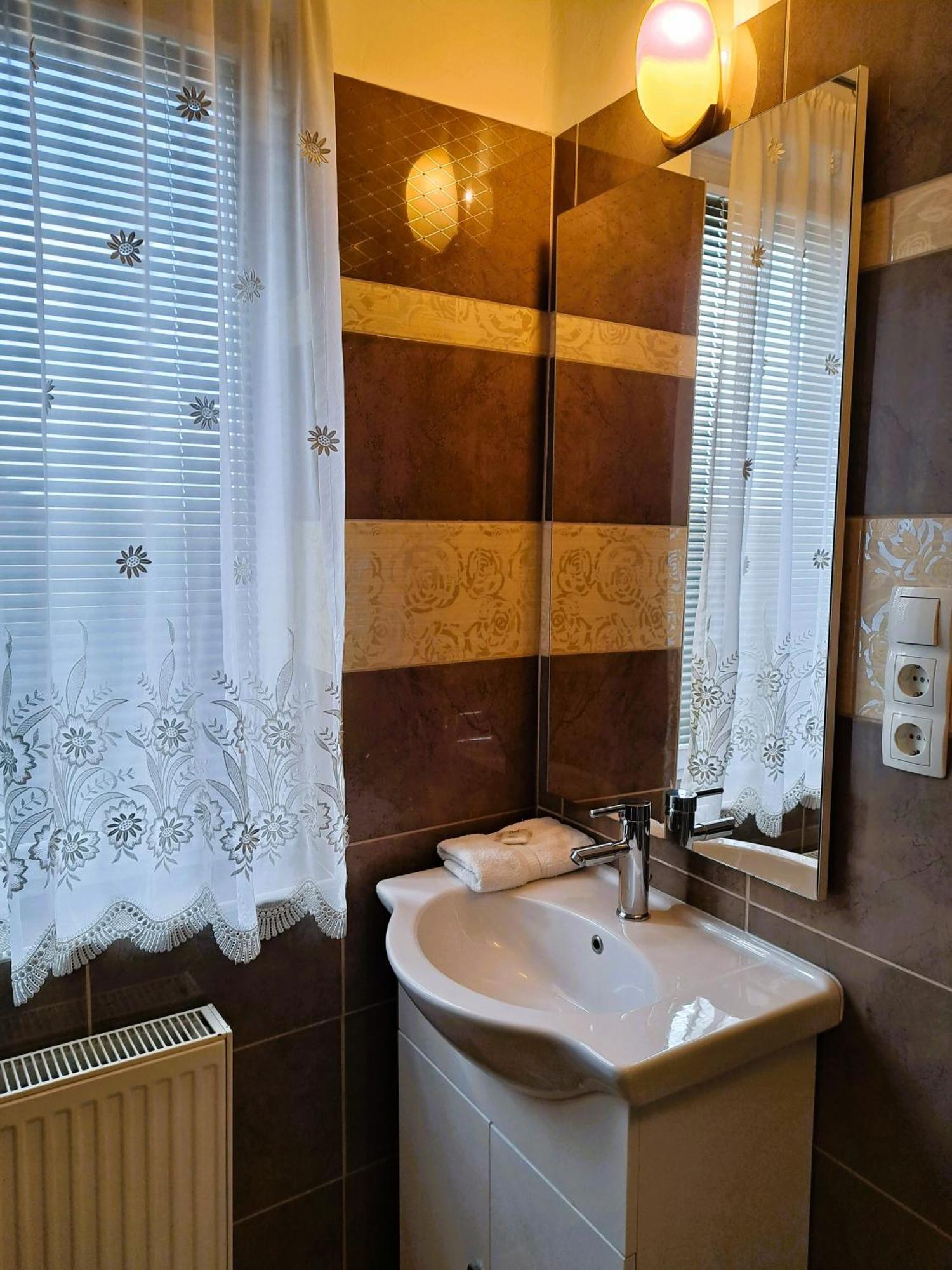 Orient Apartmanhaz Eger Exterior foto